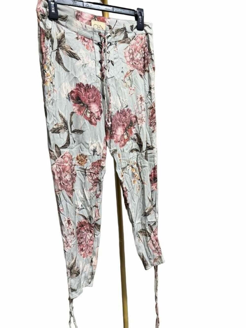 127 Chaser Heirloom Woven Lace-Up Floral Cropped Pants